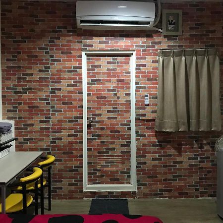 Ferienwohnung Mickey House-Fuxing Taichung Exterior foto