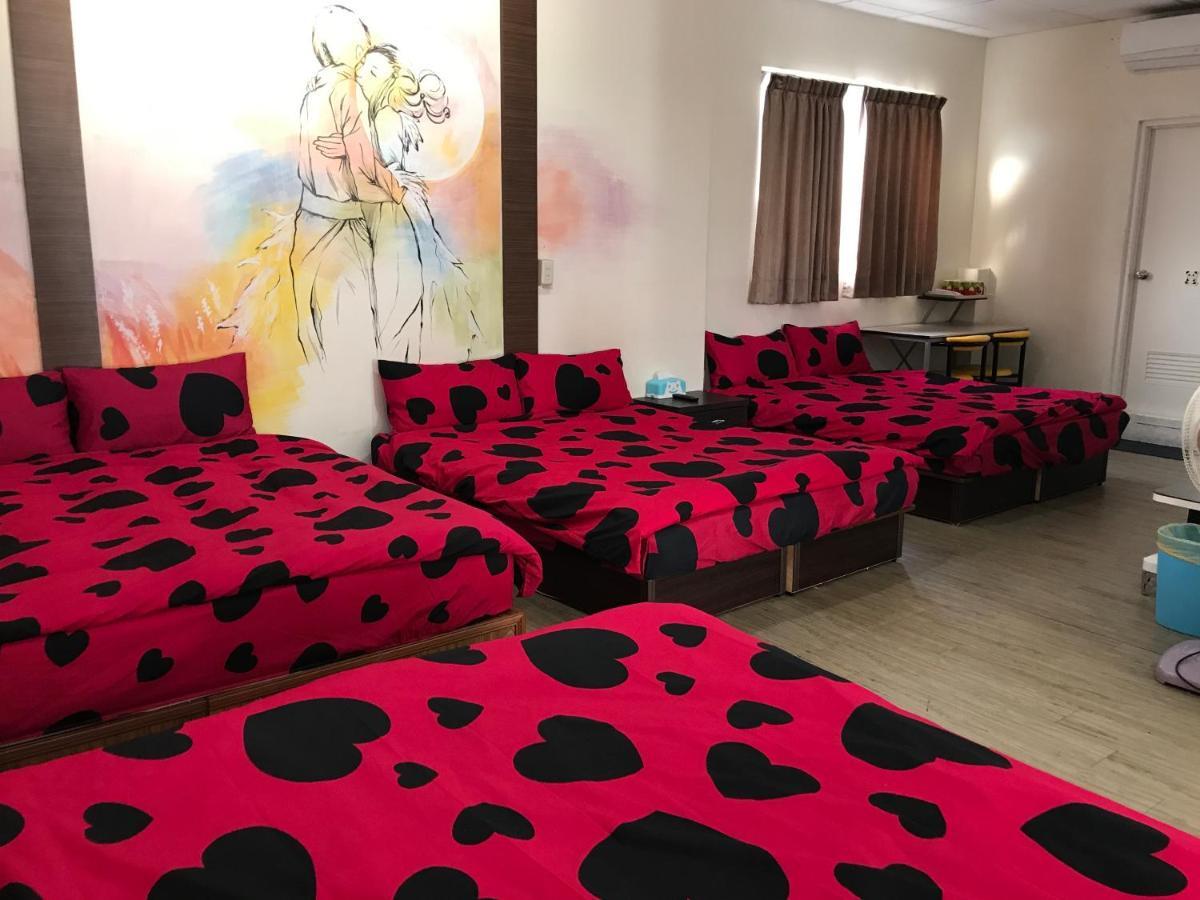 Ferienwohnung Mickey House-Fuxing Taichung Exterior foto