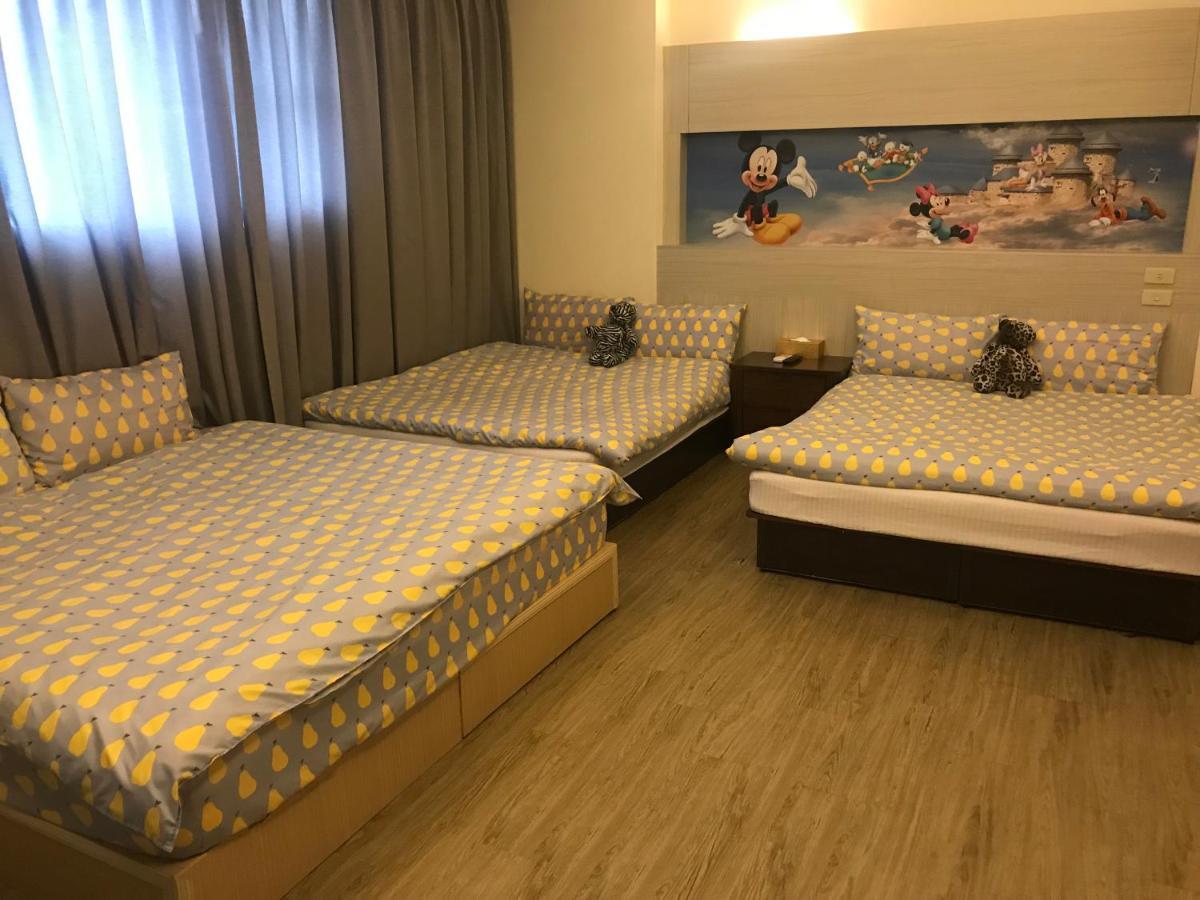 Ferienwohnung Mickey House-Fuxing Taichung Exterior foto