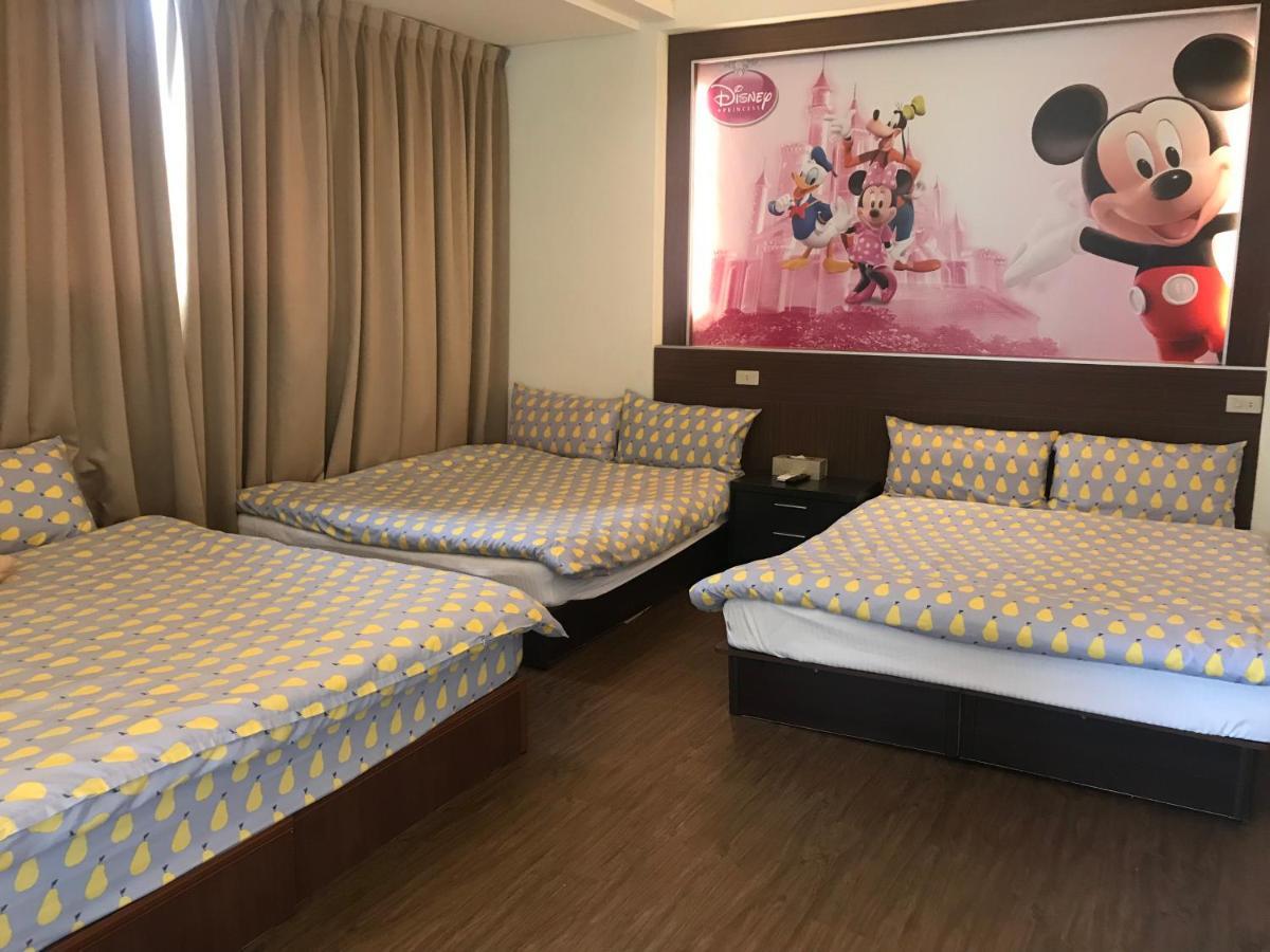 Ferienwohnung Mickey House-Fuxing Taichung Exterior foto