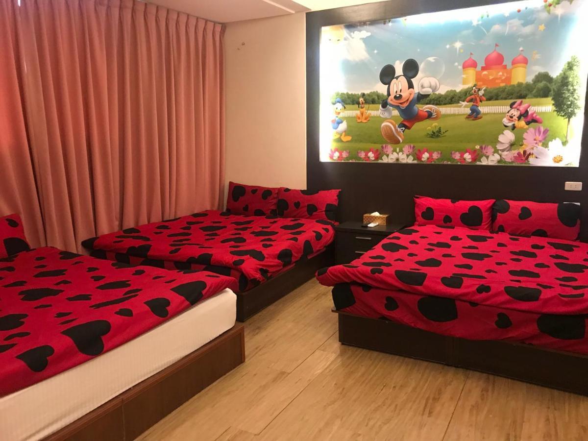 Ferienwohnung Mickey House-Fuxing Taichung Exterior foto