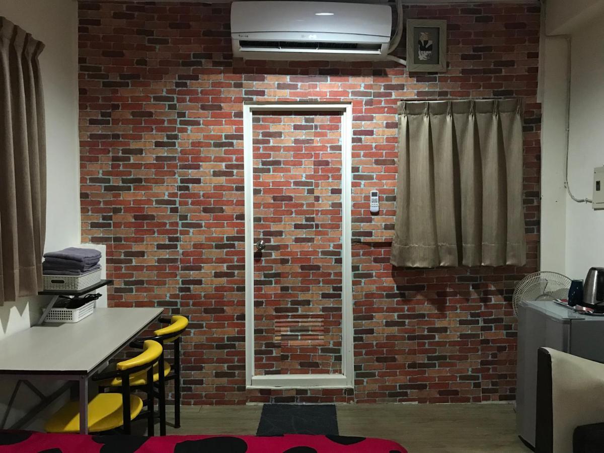 Ferienwohnung Mickey House-Fuxing Taichung Exterior foto